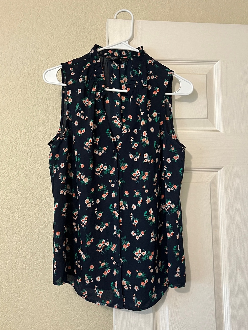 Banana Republic Floral Navy Sleeveless V-Neck